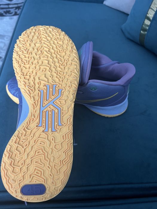 отличные баскетбольные Кроссовки Nike 12000