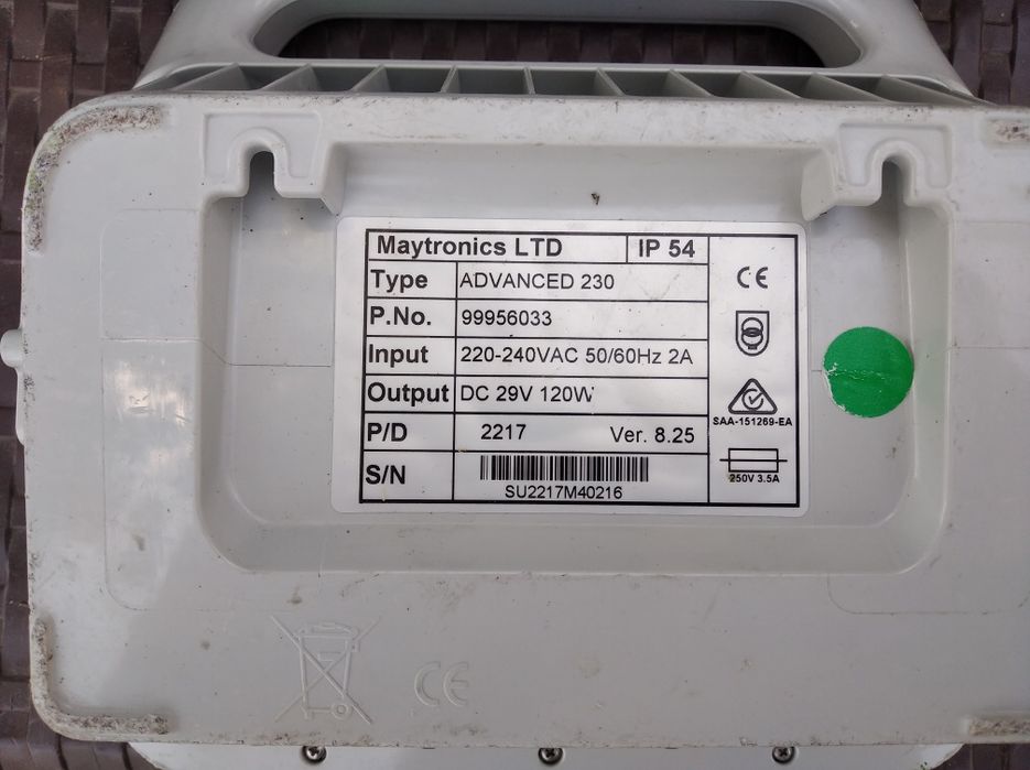 Почистващ робот за басейни Dolphin E25