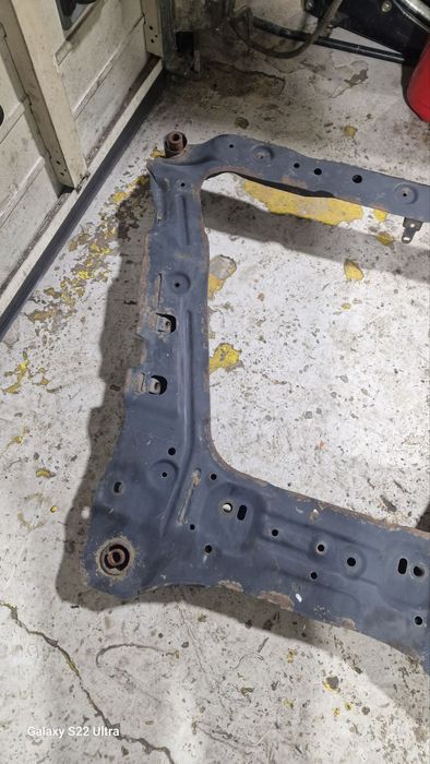 Носач на двигател ,,магаре'' за Nissan Qashqai  j10 2007 -2012 г.