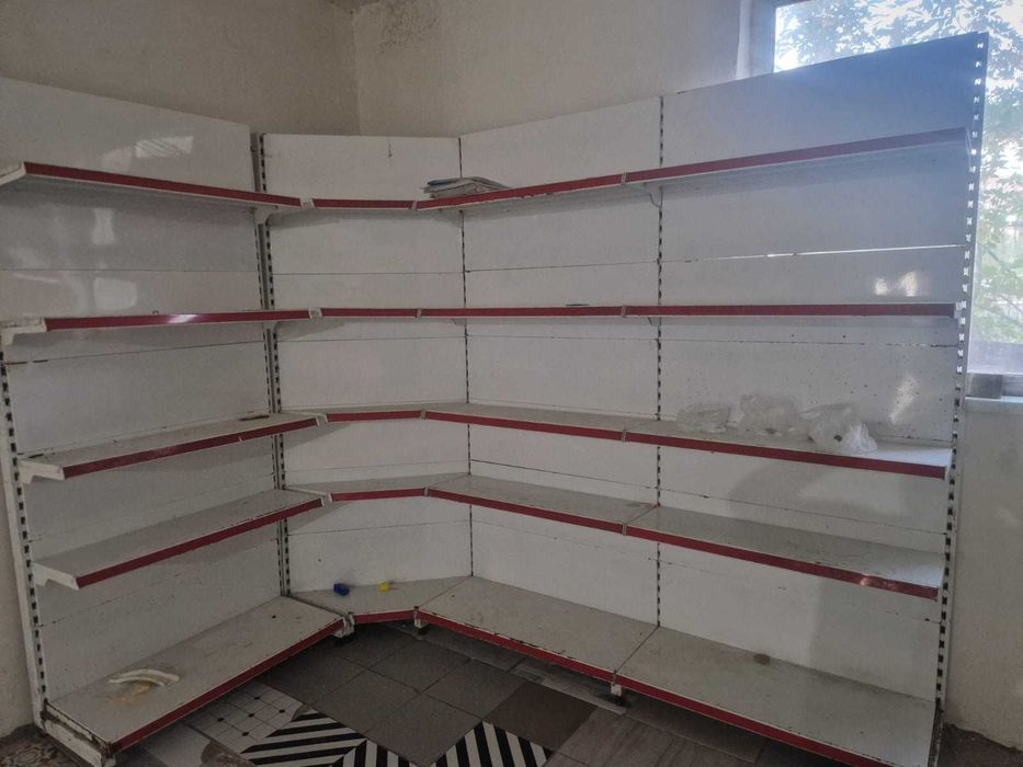 Оборудование для магазина б/у: стеллажи, овощные полки, витрина, весы