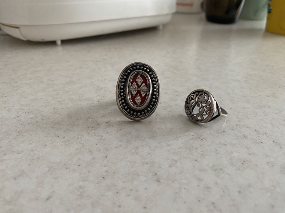 Продам красивые серебрянные кольца