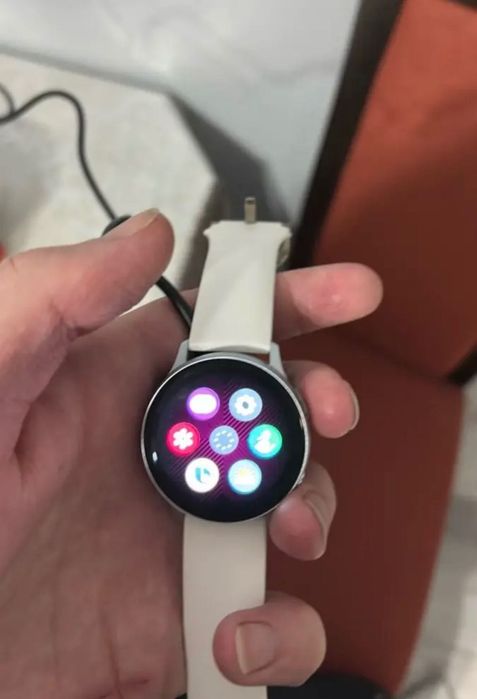 Продам Samsung Galaxy Watch active 2
