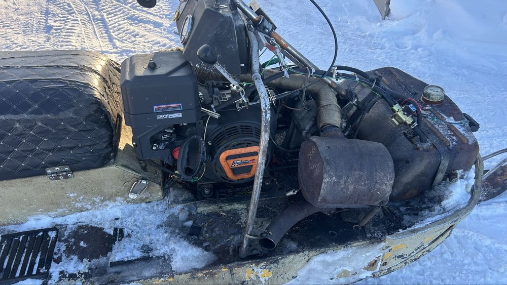 Снегоход Буран на ходу