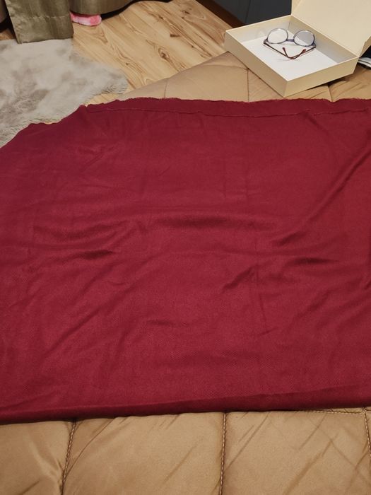 Много голям цвят бордо шал на Zara