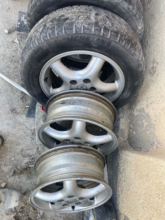 Jenti opel 15 + 2 cauciucuri michelin in stare buna