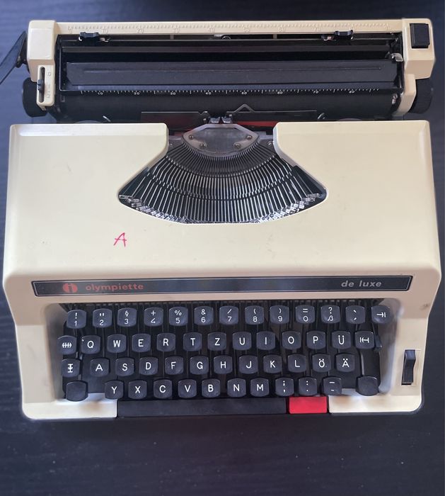 Нова пишеща машина Olympiette DeLuxe - немско производство