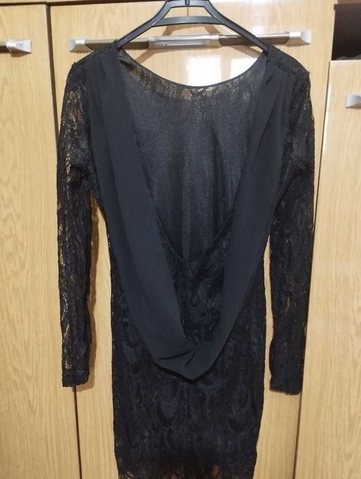 Черна дънтелена рокля