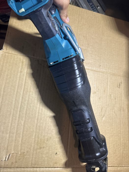 Fierastrau sabie Makita djr 187