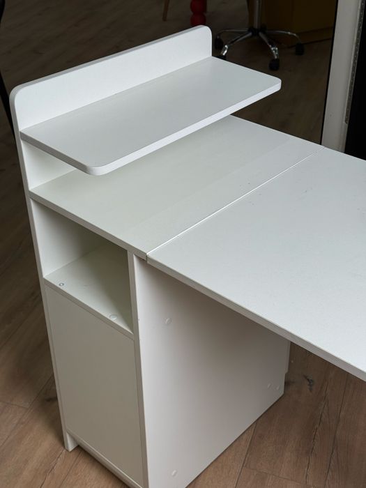 Маникюрный стол белый