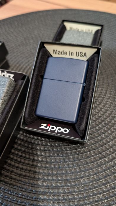 Vând brichete zippo
