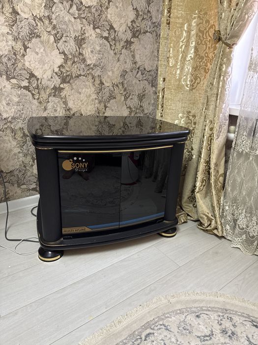 подставка под телевизор,внутри полки