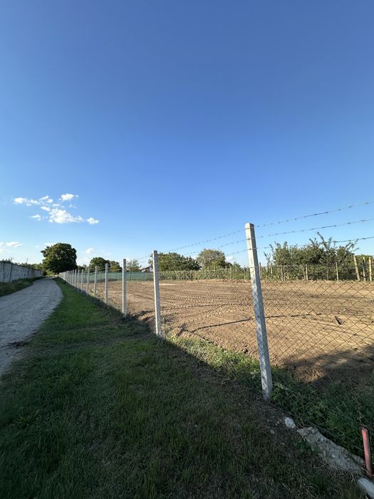 Teren intravilan 700 mp