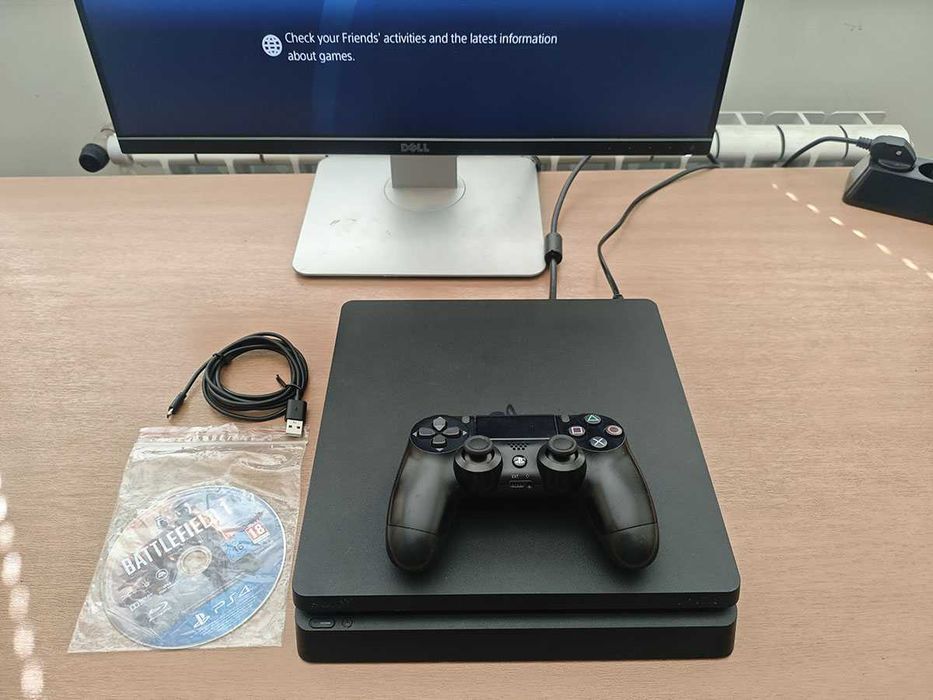 Playstation 4 Slim, със джойстик, кабели и игра, PS4 Slim конзола