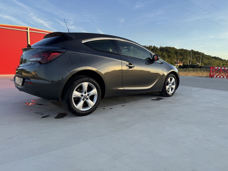 Opel Astra J Gtc benzina si GPL