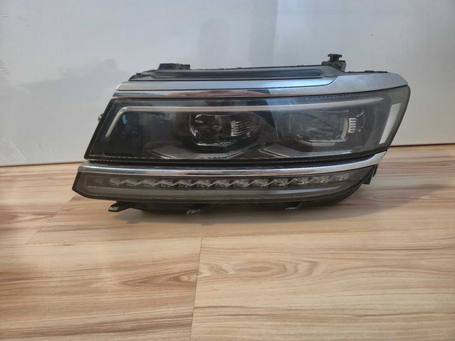 Far stanga Vw TIGUAN 5N full led matrix An 2016 - 2021 Cod 5NB941081D