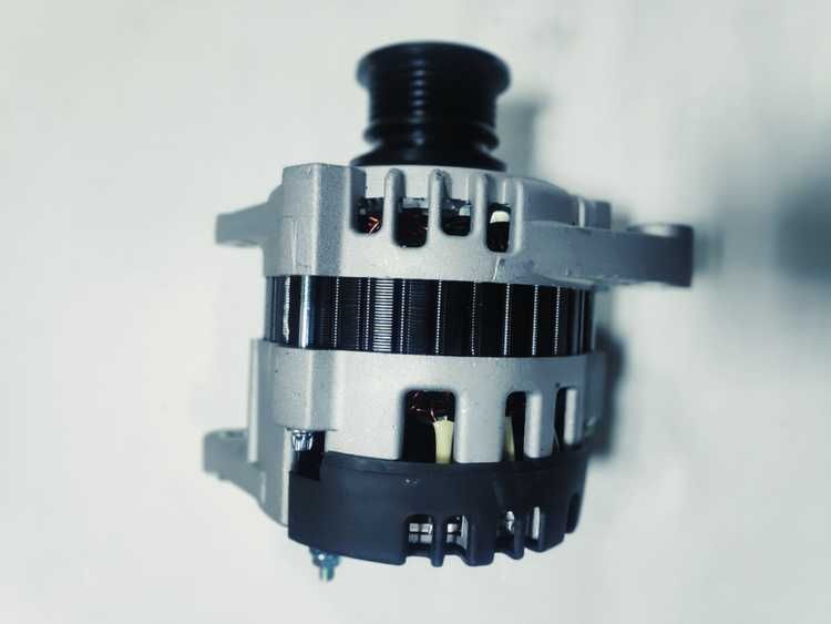 Генератор новый на Toyota 1GR