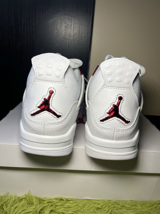 ЧИСТО НОВИ!  Nike Air Jordan 4 Red Tunder 43