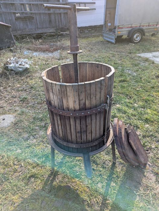 Teasc lemn masiv  puțin folosit
