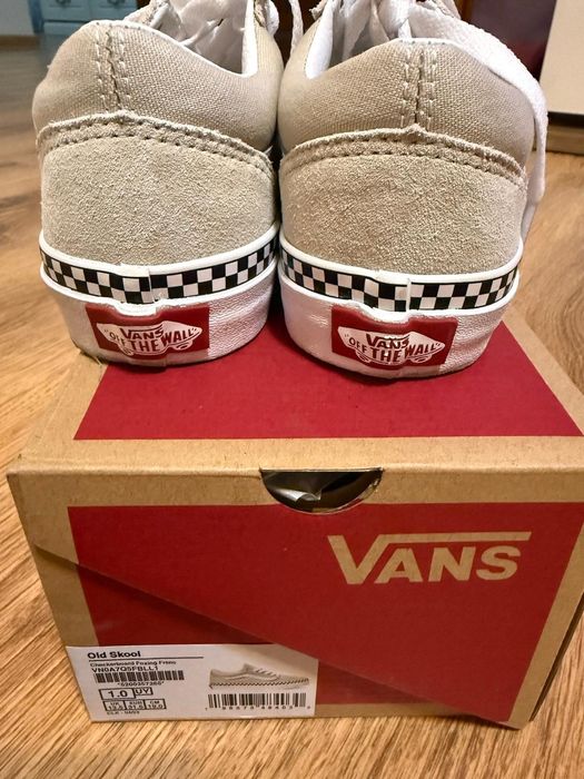 Маратонки за момичета Vans
