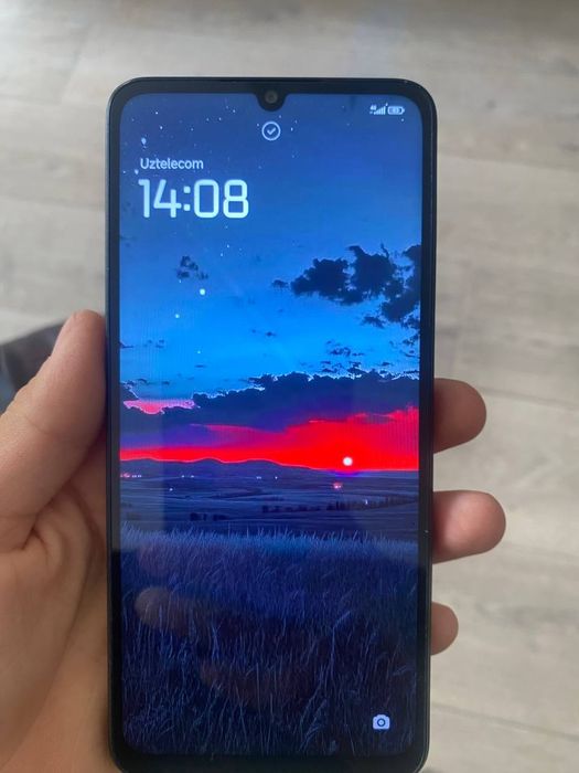 REDMI 13 C TELEFON IDEAL HOLATI YANGI  ekaranda ozro singan yorilgan