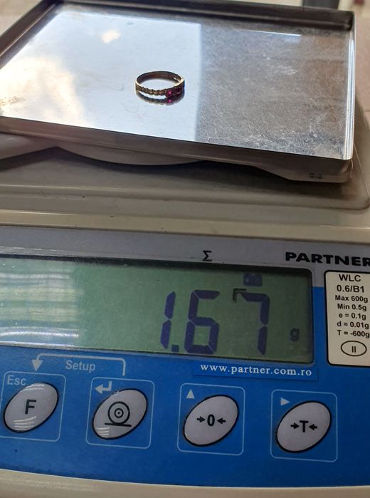 Inel din aur de 14K cu rubine de sinteză – mărimea 52,5 – 1,67 g
