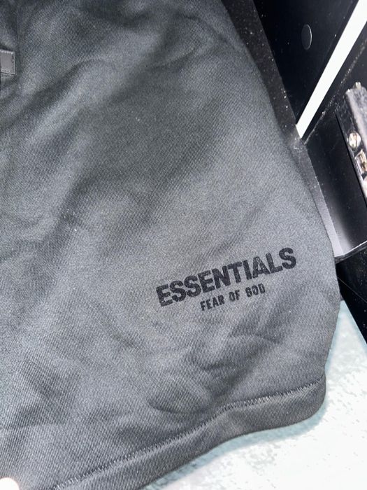 pantaloni essentials