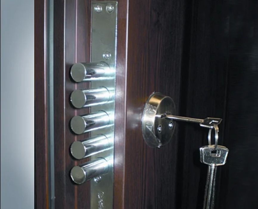 Ремонт мебели и замков .