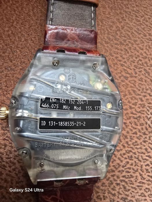 Часовник Swatch six