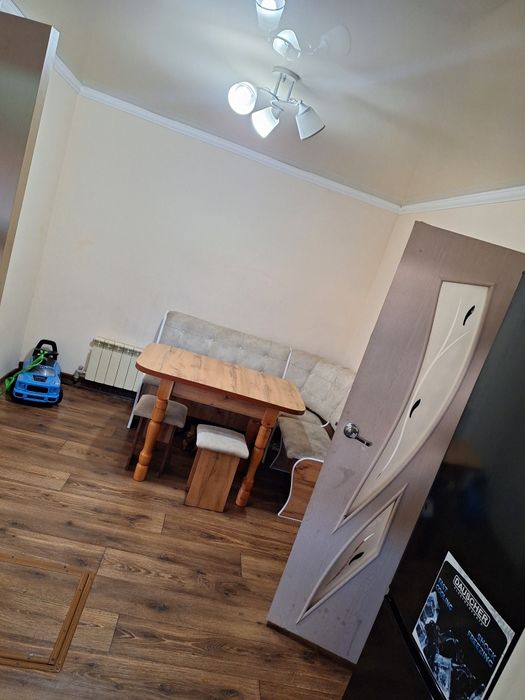 Продам пол дома с красивым садом