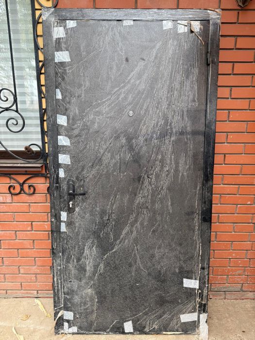 Продам входную дверь