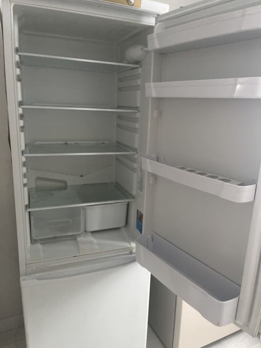 Продам холодильник Indesit