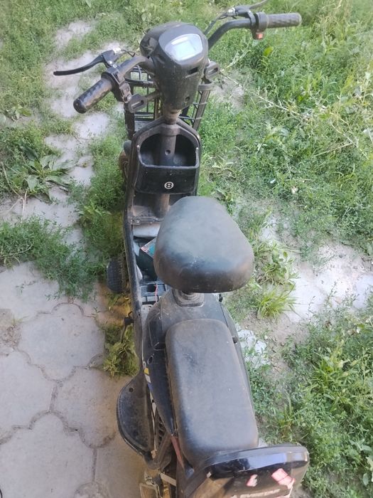 продам два электроскутера и велосипед.