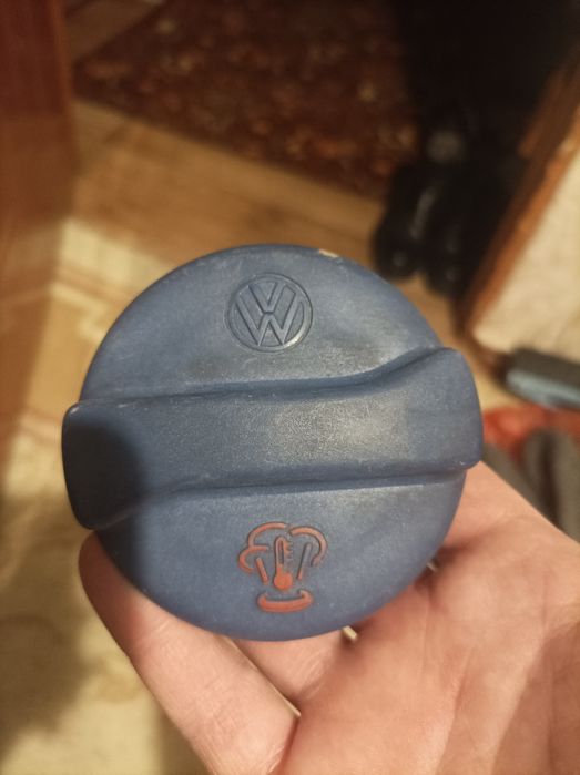 "Оригинальная Крышка расширительного бачка VW B3, B4, Golf,Audi A4 A6*