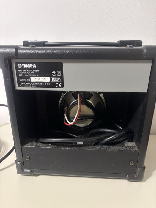 Vând amplificator chitară Yamaha GA-10 + cablu Ibanez