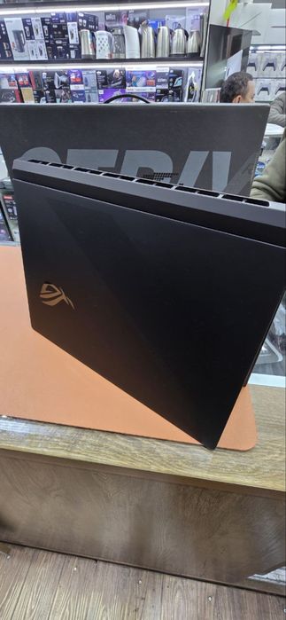 Asus RoG strix SCAR 18