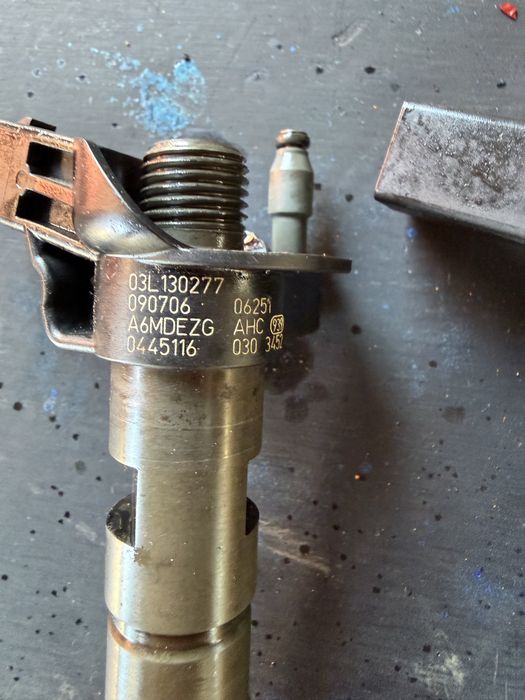 Injector,injectoare vw,audi 2.0 tdi\CAGA\CBAB\cod 03L130277\