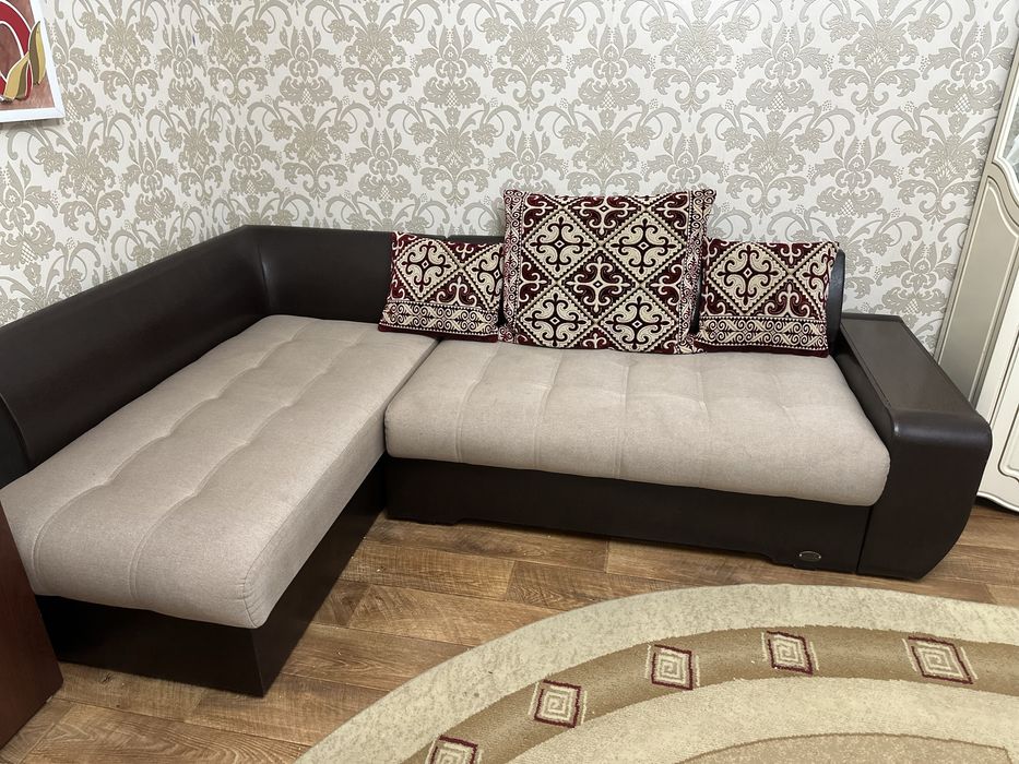 Продам диван для гостиной