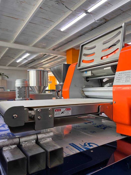 Тестораскаточная машина настольная 30см