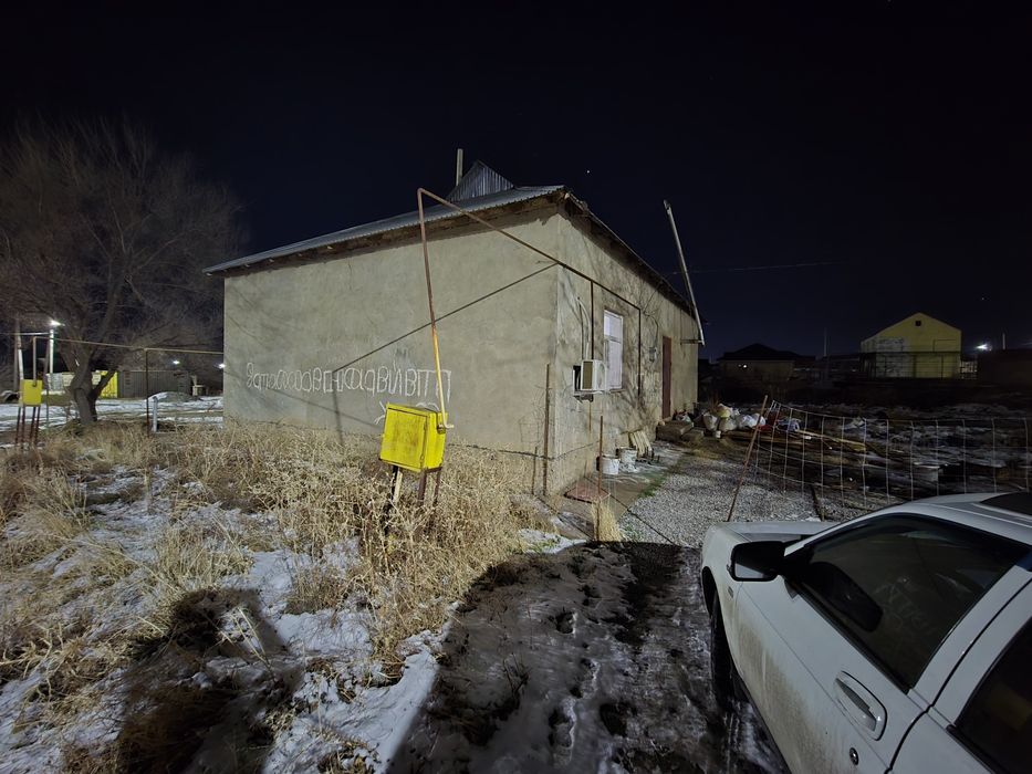 Үш бөлмелі үй жалға беріледі