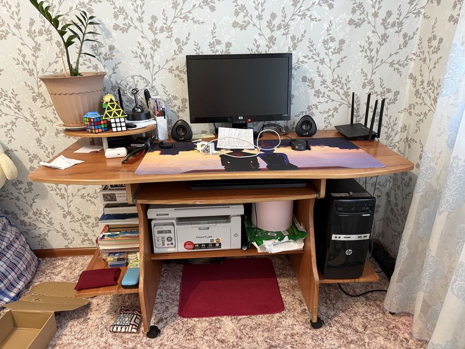 Продается компьютерный стол