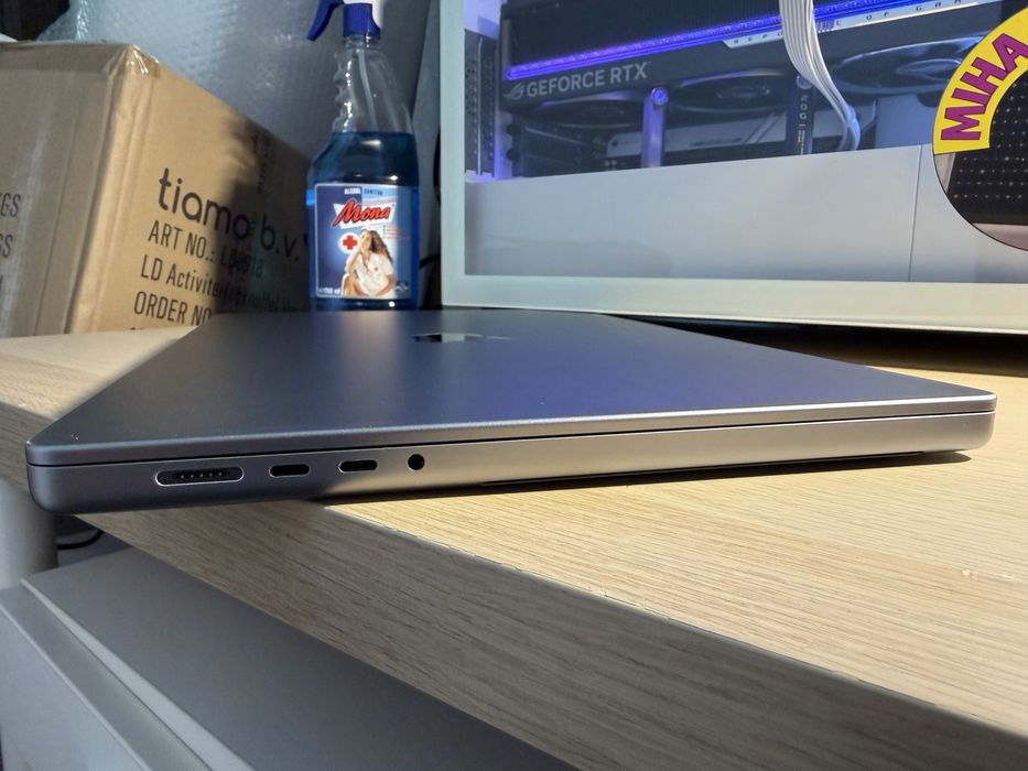 [3] Macbook Pro 16 M1 Pro (10 CORE), 16GB, 512GB
