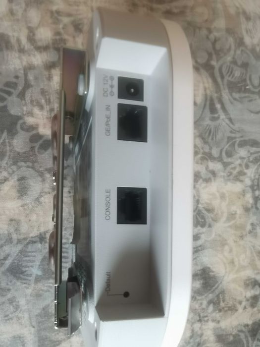 Рутер ( Router ) +  точки за достъп ( Access Point )  голямо покритие