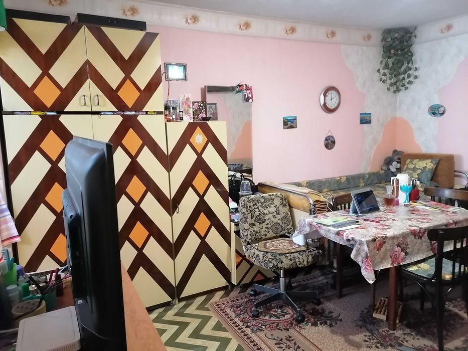 Продавам офис стол