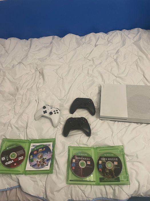 Xbox one S 512 gb,3 controllere,4 jocuri disk