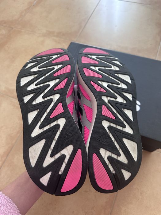 Продавам маратонки adidas в идеално състояние