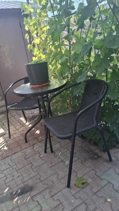 Masa cu doua scaune de terasa sau gradina