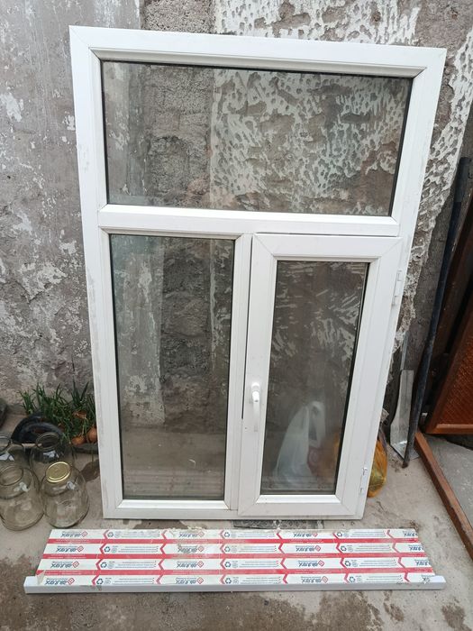 Akfa deraza rom sotiladi 1.55*0.95 ruchka zamoklari yangi
