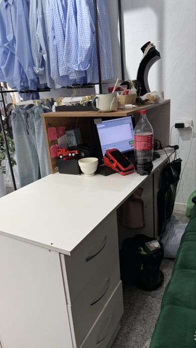 Продается ресепшен для магазина