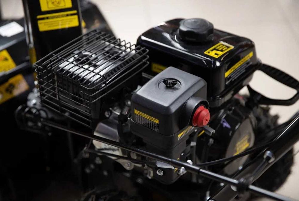 Снегоуборщик Champion ST556