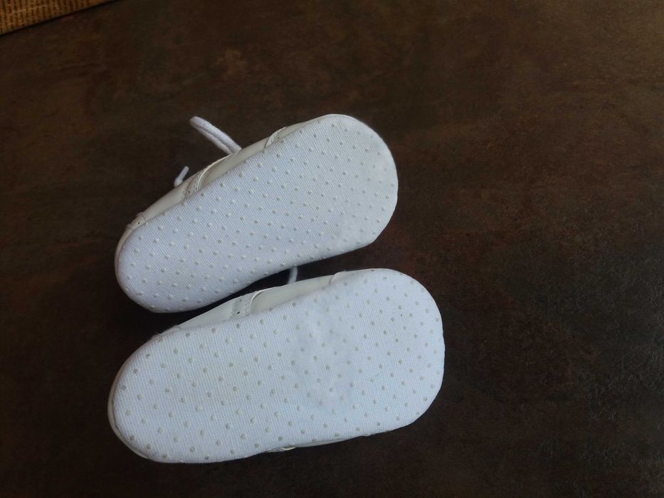 №18/20 НОВИ!буйки,пантофки,бебешки обувки